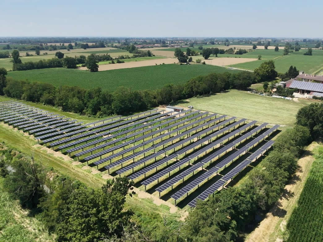 Una finca agrícola italiana convierte suelo disponible en un activo energético con módulos ABC de AIKO